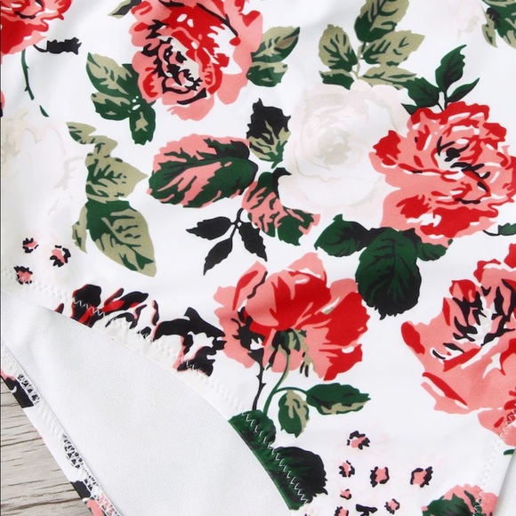 SIZZLING Floral Print Monokini - Picture 3 of 7